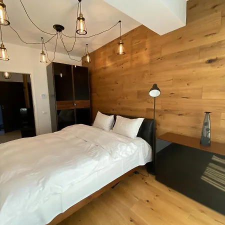 Deluxe Apartment In New Bulding With Private Parking Брашов